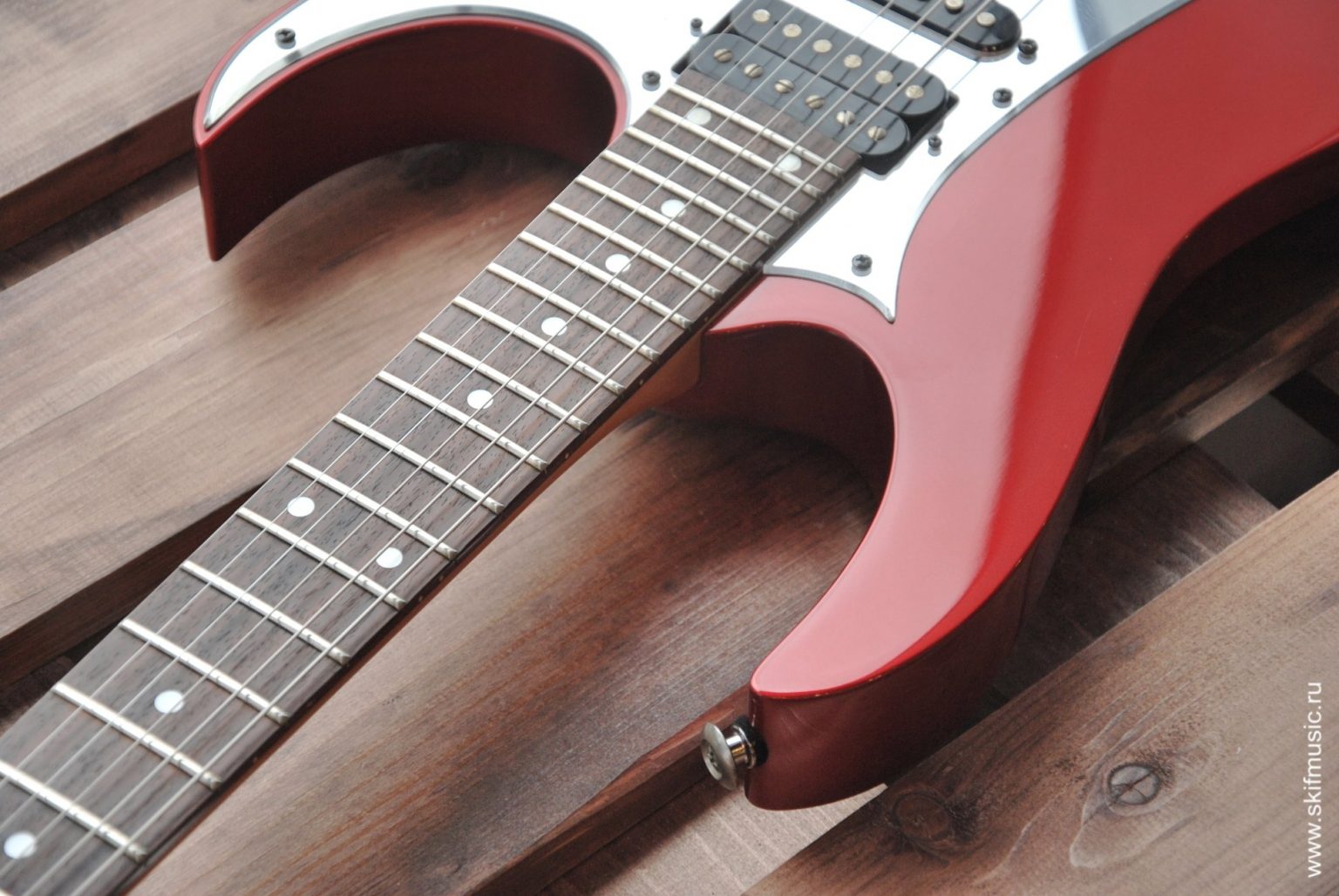 8 Best Ibanez Guitars Reviewed in Detail [Jan. 2021]