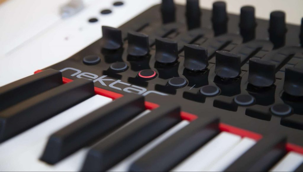 10 Incredible MIDI Keyboards for Logic Pro X — Producing Music Has Never Been So Convenient!