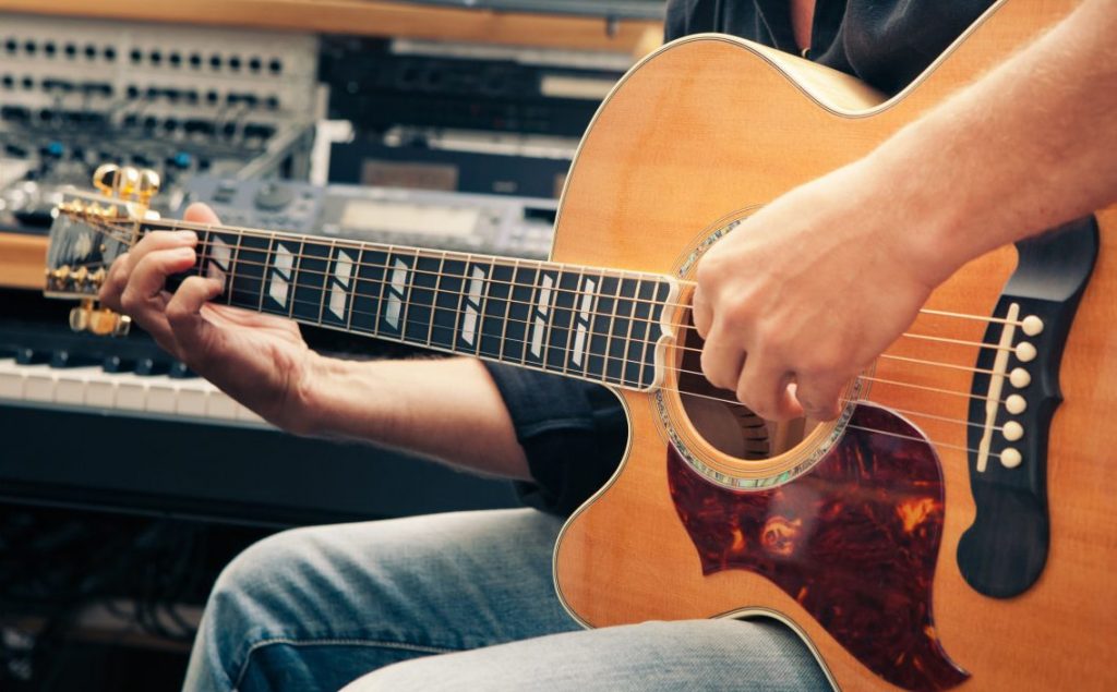 5 Outstanding Acoustic Guitars for Lefties - Choose Your Side of Music
