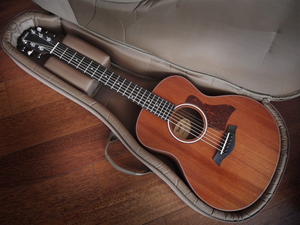 5 Outstanding Acoustic Guitars for Lefties - Choose Your Side of Music