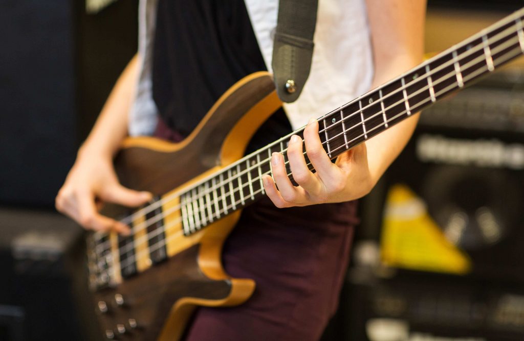 5 Greatest Short Scale Bass Guitars for Beginners and Pros