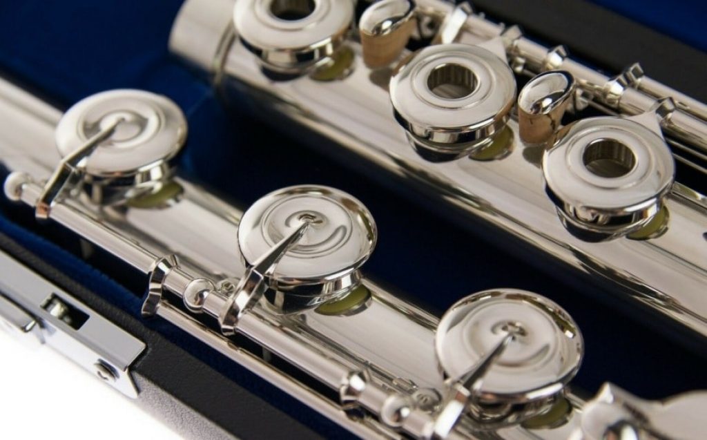 Metal keys of the flute