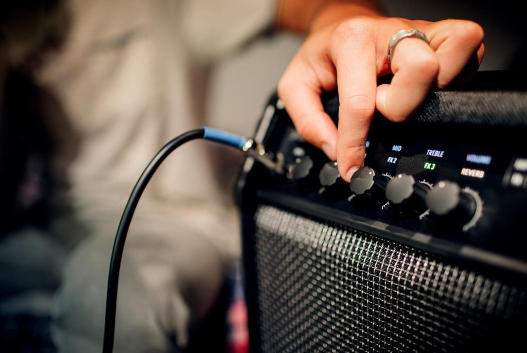 7 Best Guitar Amps under $300 – A Great Balance Between Quality and Price