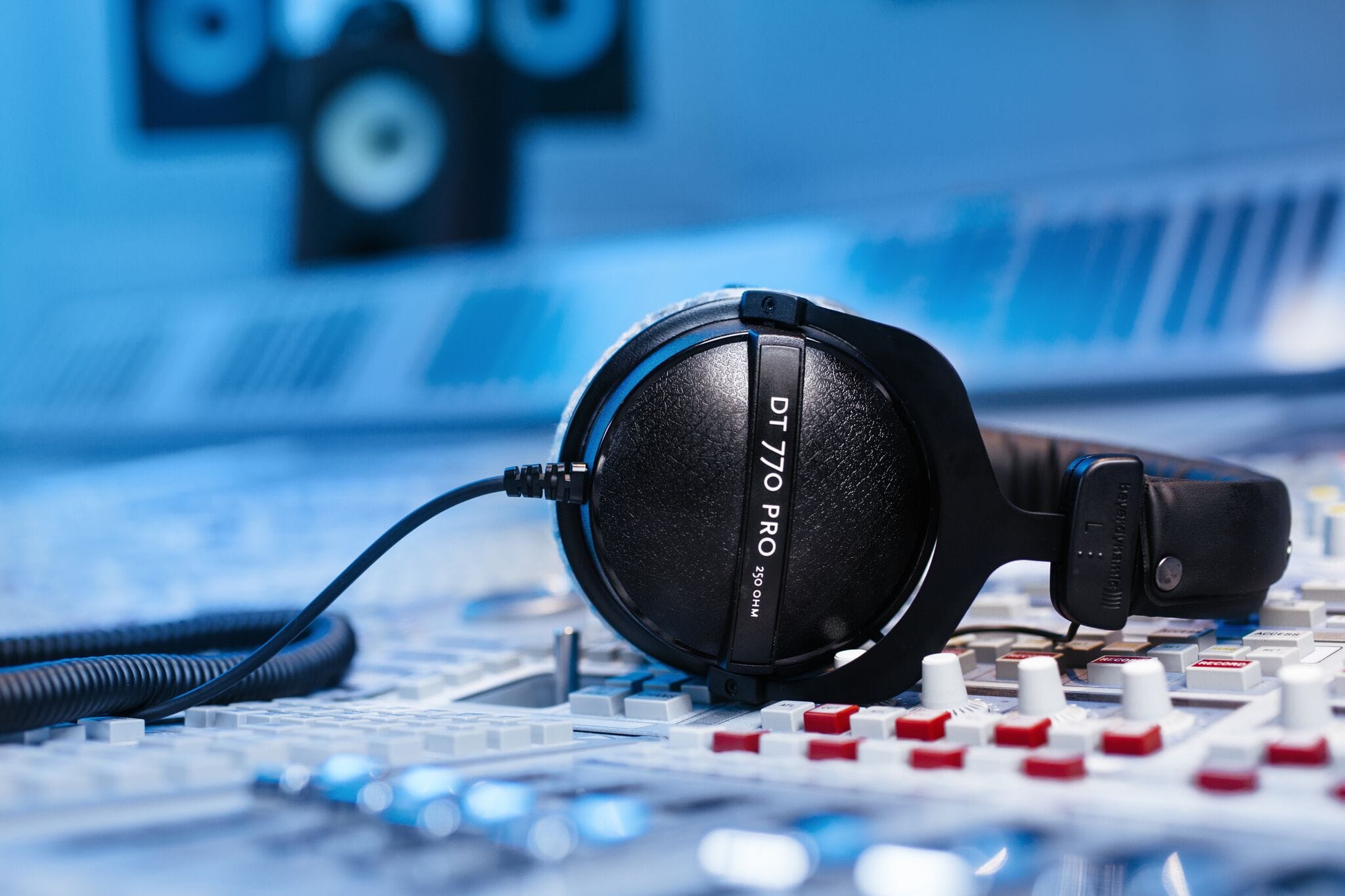 10 Best Headphones For Drummers Reviewed in Detail [Jan. 2021]