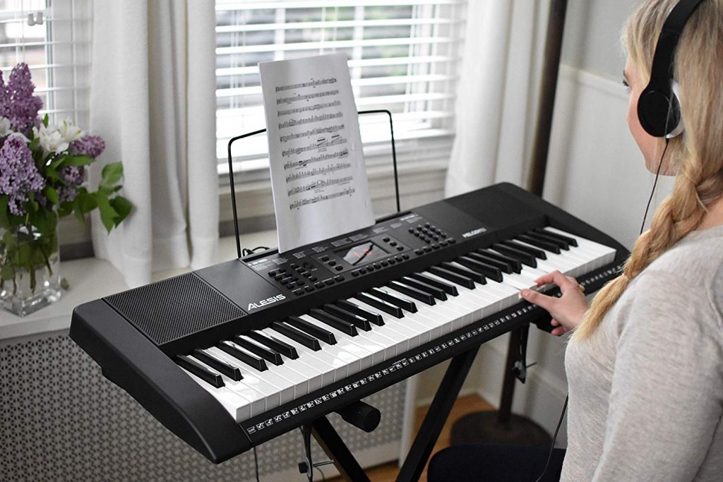 10 Best Sounding Digital Pianos for Beginners - Your First Steps in Music Theory