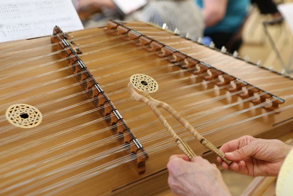 4 Incredible Hammered Dulcimers for Heart Warming Performances