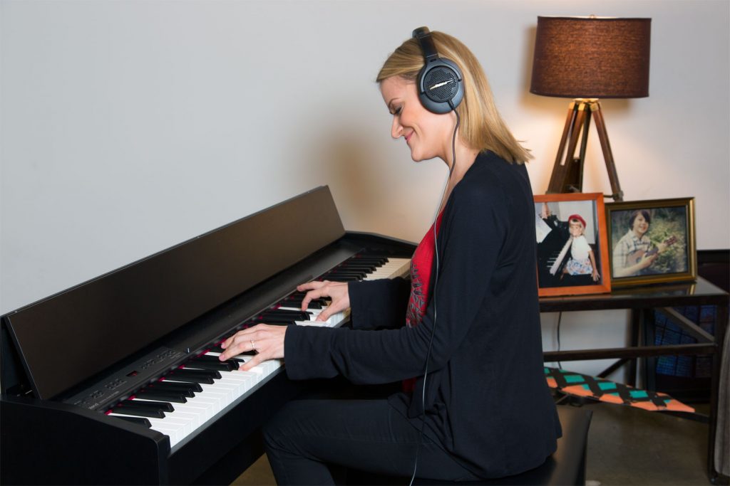 8 Headphone untuk Piano Digital - Nikmati suara paling jernih saat Anda bermain.