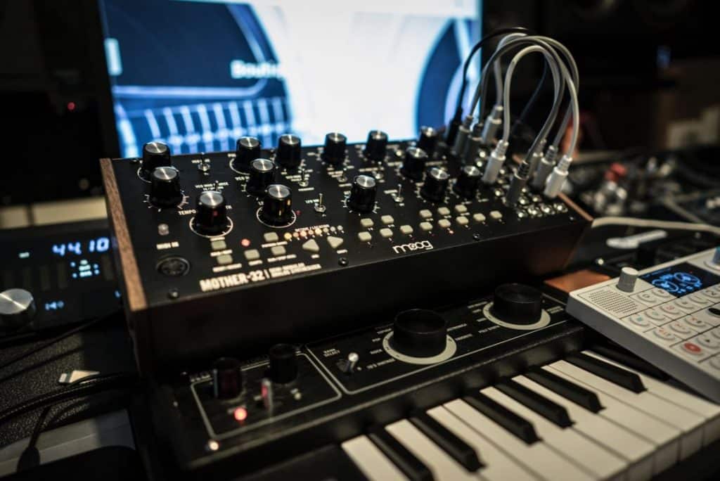 8 Best Beginners' Synthesizers - Explore the World of Unique Sounds!
