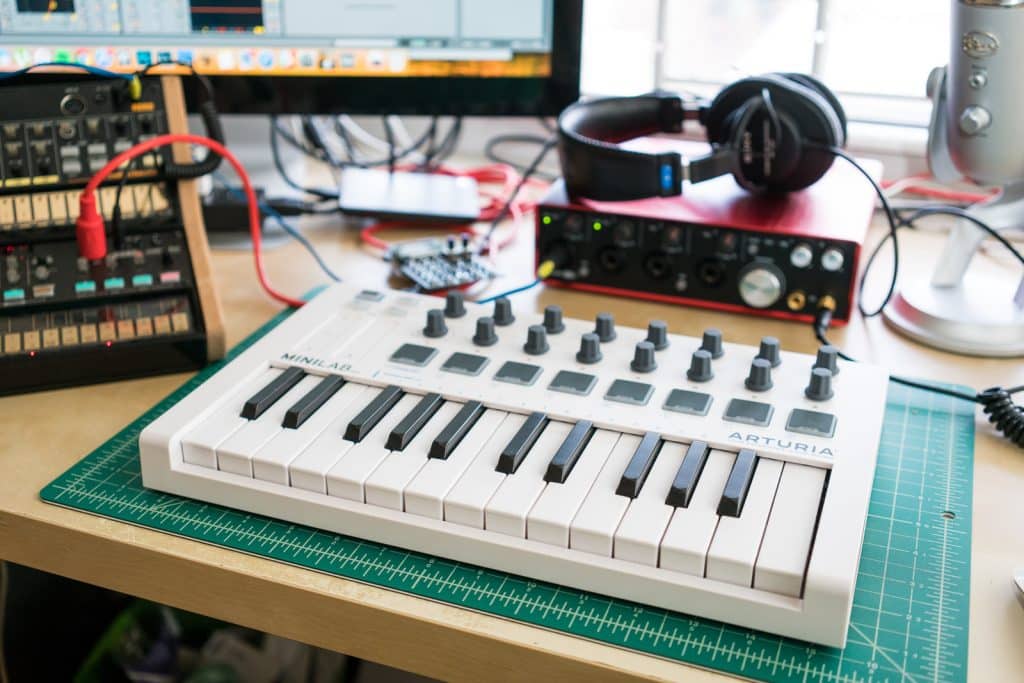 8 Best Beginners' Synthesizers - Explore the World of Unique Sounds!