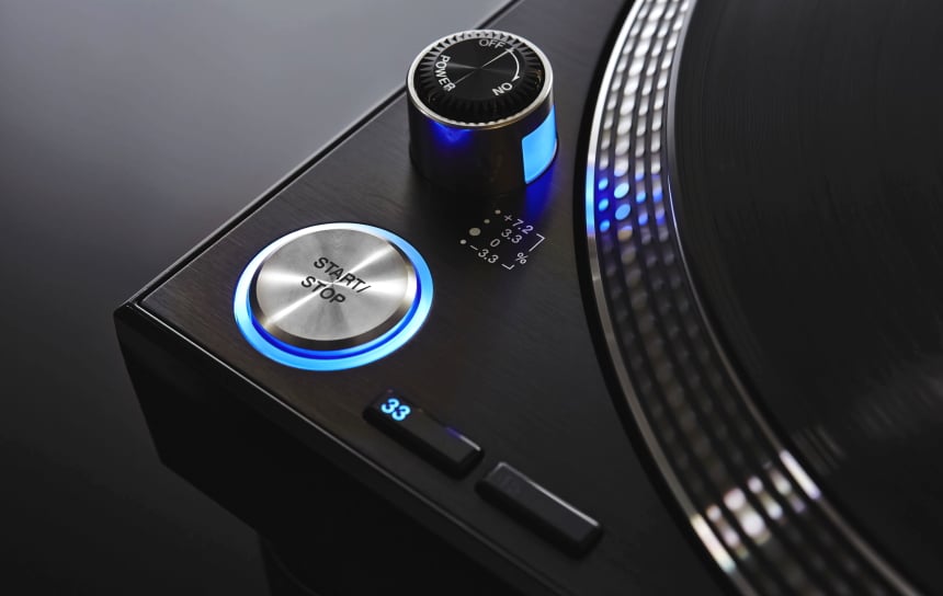 11 Amazing DJ Turntables to Create the Most Crowd Engaging Mixes