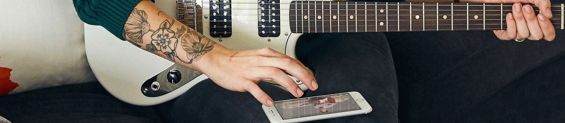 10 Best Online Bass Guitar Lessons – Master Basic and Advanced Techniques!