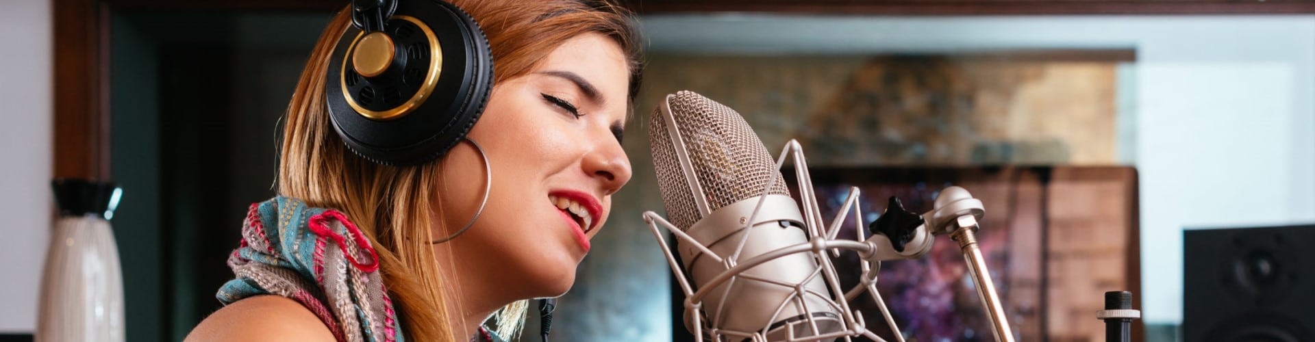 8 Outstanding Online Vocal Lessons – Become a Pro Singer with Ease