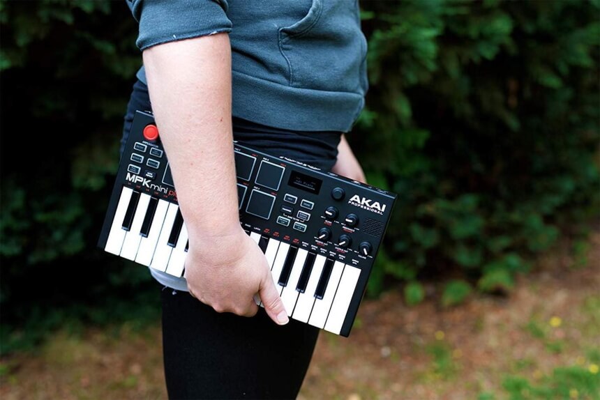 10 Best Keyboard Synthesizers – Find One with the Most Impressive Effects!