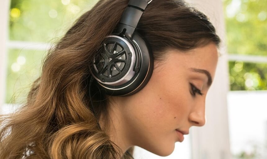 6 Best Podcast Headphones to Help You Share Your Ideas