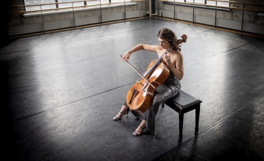 How to Hold a Cello: Professional Advice for Beginners