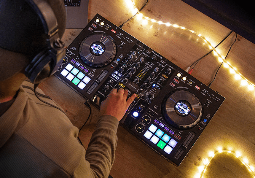 How to Use a DJ Controller - It's Easy as Pie!