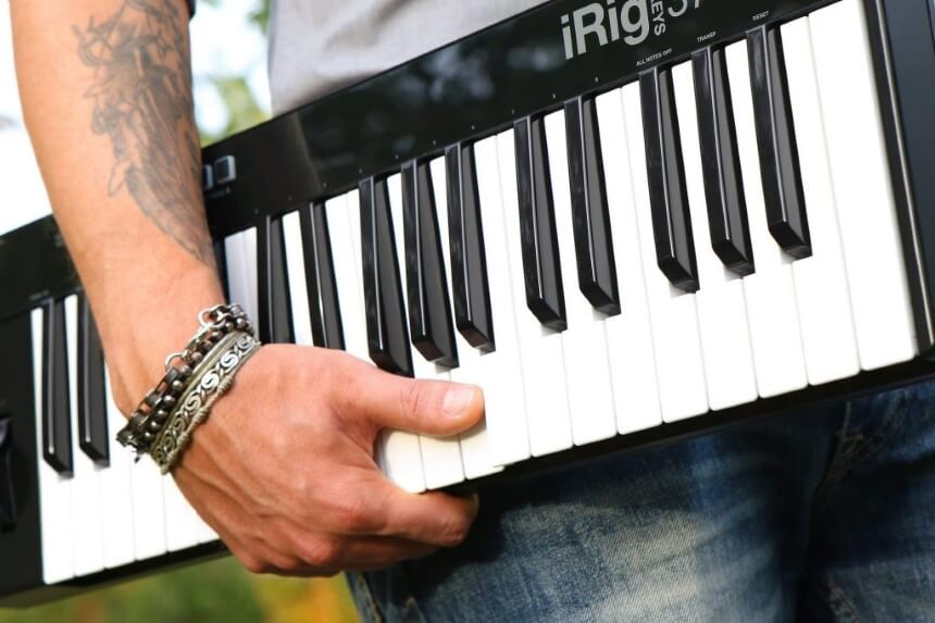 What Is the Difference Between a Digital Piano and a Keyboard?