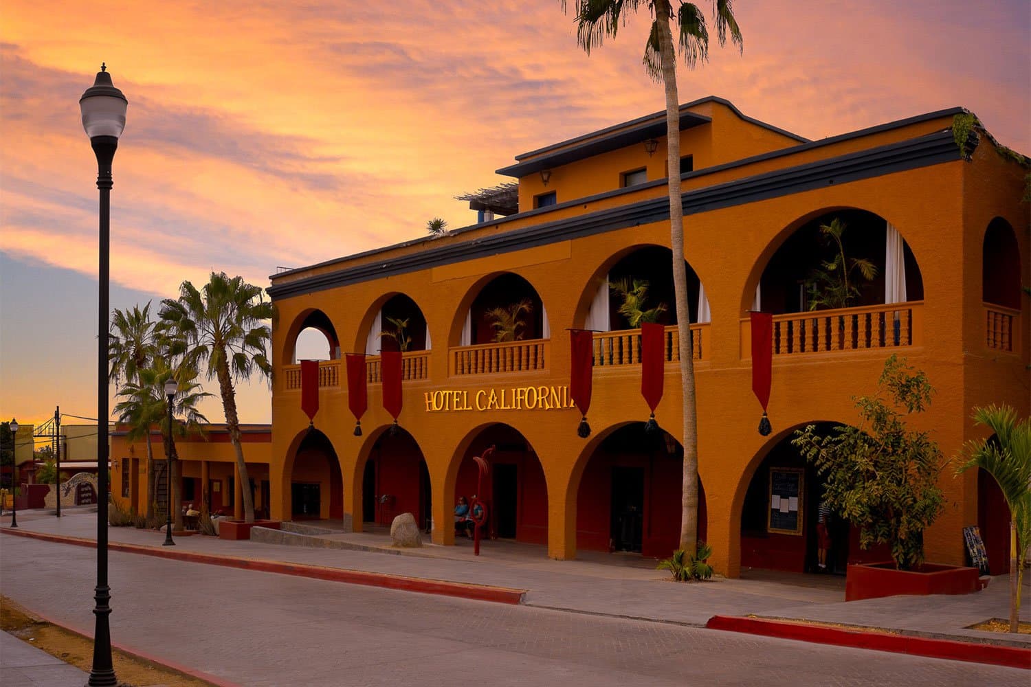 Hotel California Meaning – Uncovering the Song’s Secrets and Symbolism